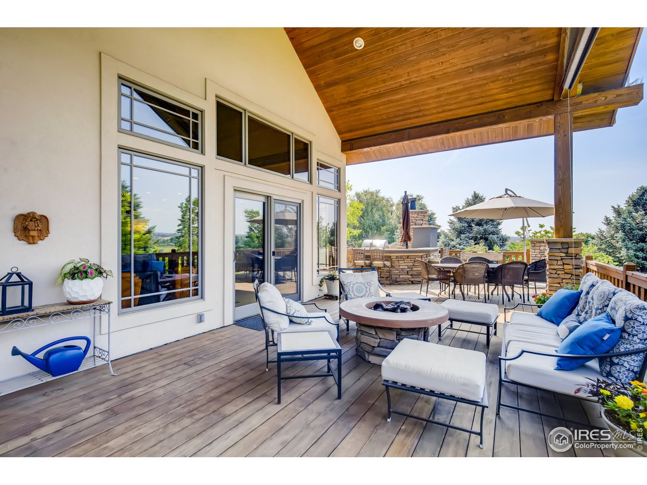 10484 Sunlight Drive Lafayette, CO 80026 - Photo 38 of 40 a outdoor space with furniture