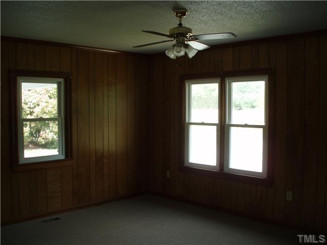 450 Wilson Lucas Road Dunn, NC 28334 - Photo 4 of 6 NEW CARPET! NEW WINDOWS!