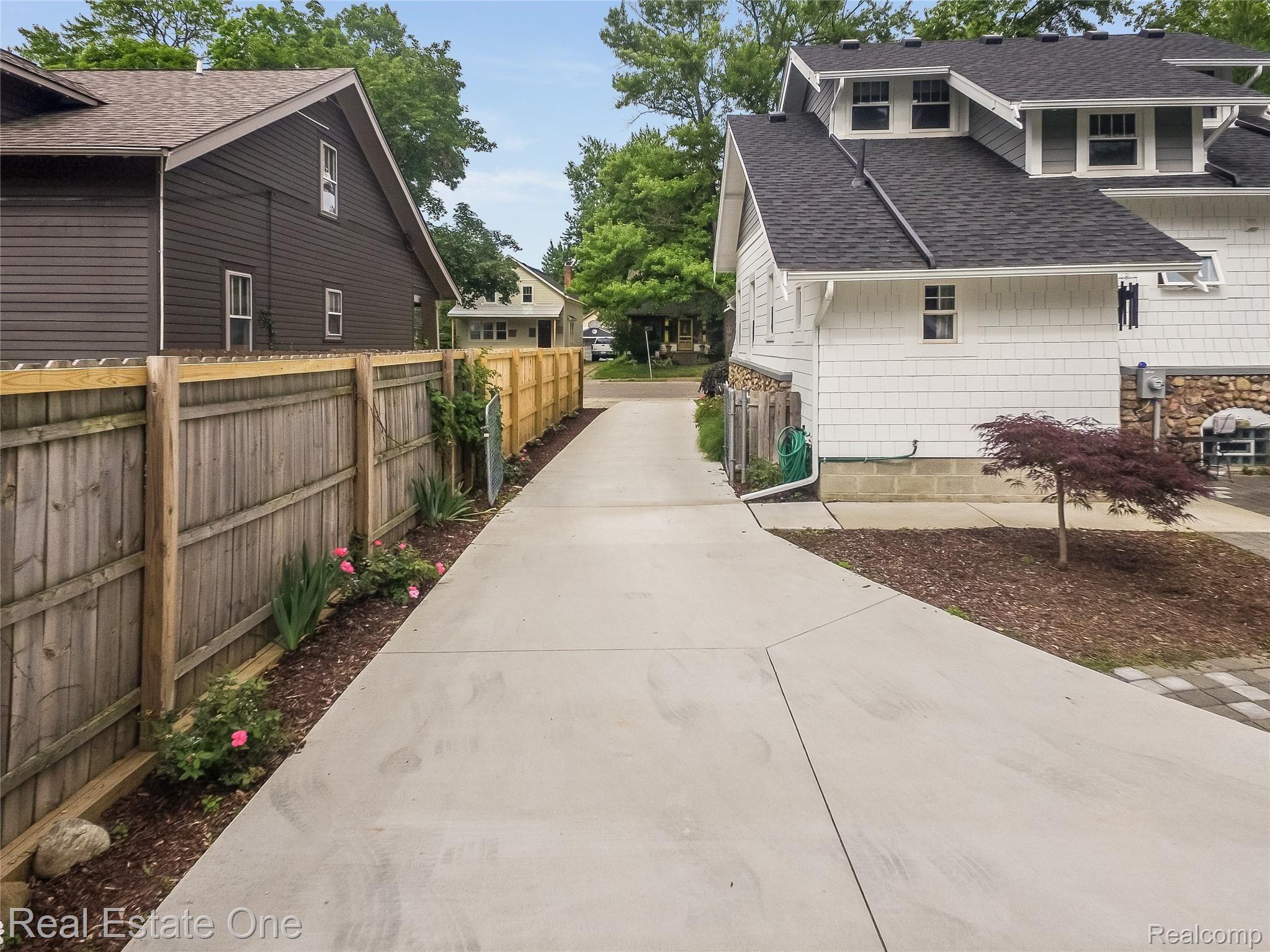 416 North Castell Avenue Rochester, MI 48307 - Photo 33 of 47 New Driveway