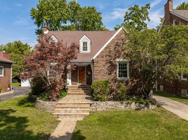 $600,000 | 514 Uvedale Road, Riverside, IL 60546