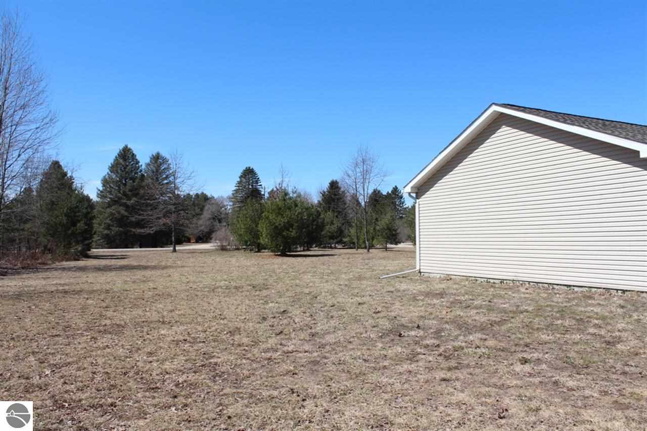 1211 South East County Line Road Shepherd, MI 48883 - Photo 18 of 25 1782240-17.JPG