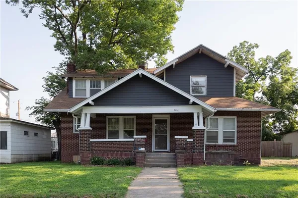 $160,000 | 304 East 4th Street, Cherryvale, KS 67335