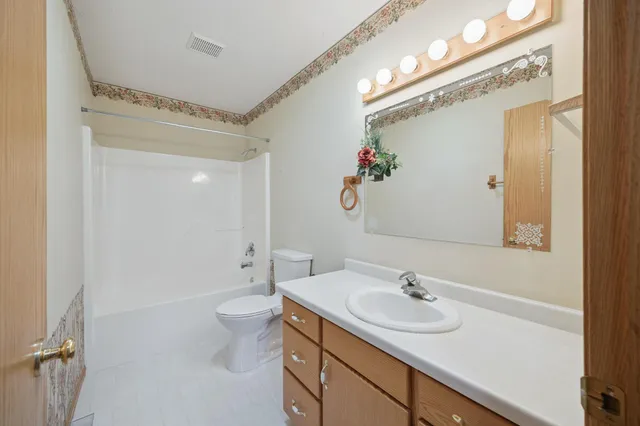 $260,000 | 307 Circle View Drive, Dassel, MN 55325