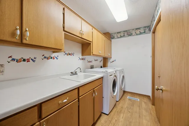 $260,000 | 307 Circle View Drive, Dassel, MN 55325