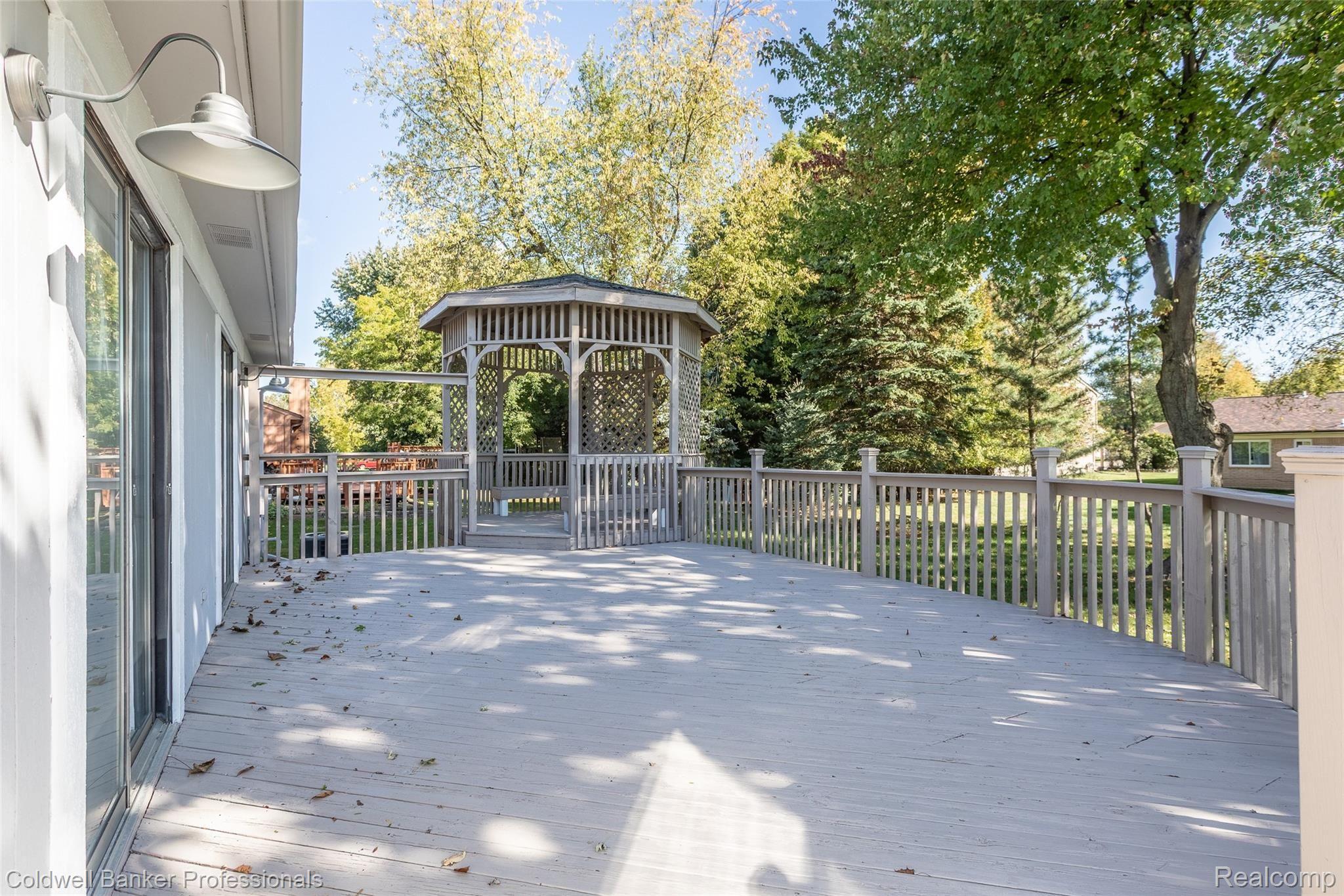 652 Ridge Road Walled Lake, MI 48390 - Photo 26 of 31 Ridge Rd-23.jpg