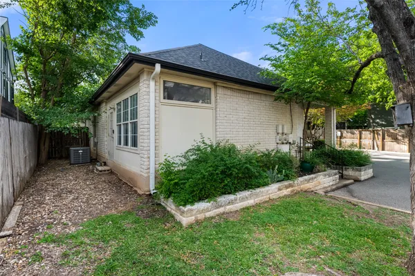 $2,500 | 1307 Kinney Avenue, Unit 102, Austin, TX 78704