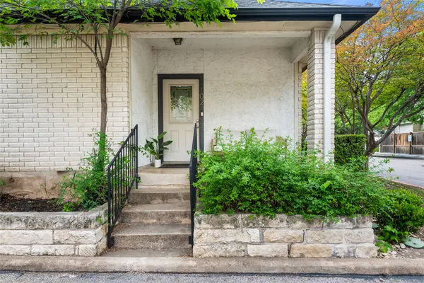 $2,500 | 1307 Kinney Avenue, Unit 102, Austin, TX 78704