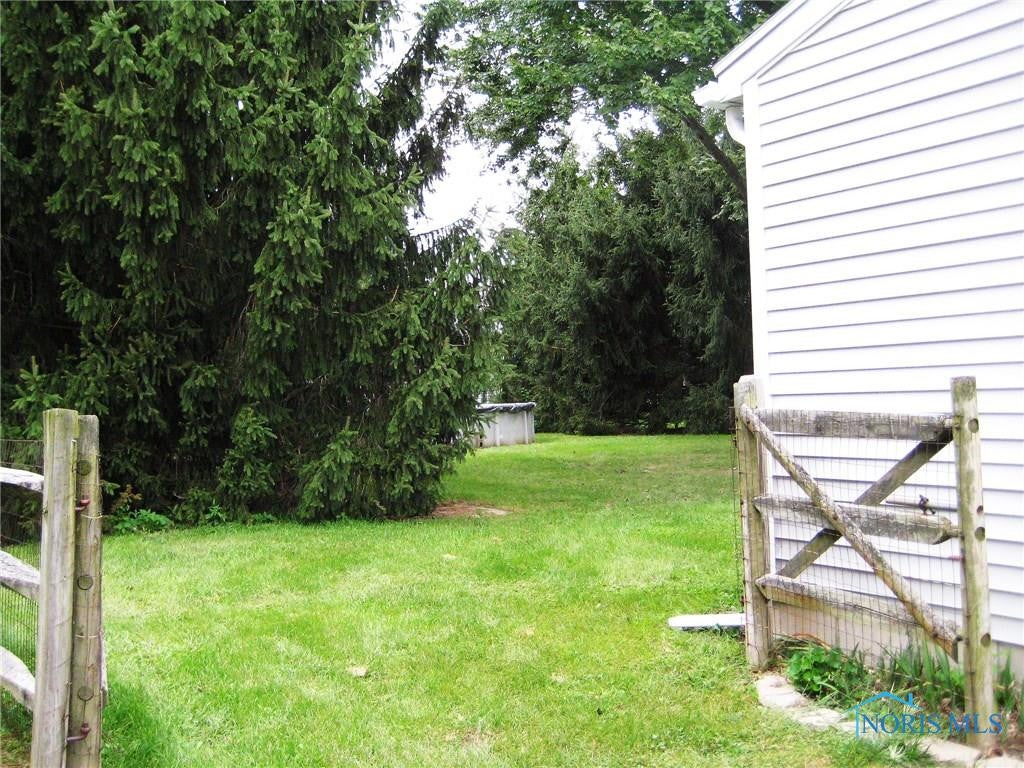 6062 Finzel Road Whitehouse, OH 43571 - Photo 24 of 27 Great access to rear yard to store a camper, boat or other vehicle!