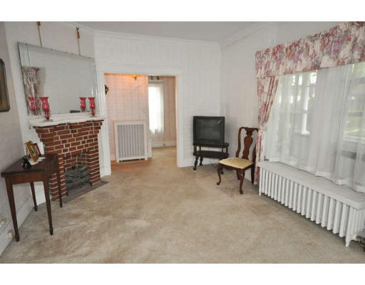 31 Inverness Road Arlington, MA 02476 - Photo 3 of 15