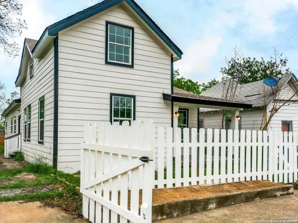 $240,000 | 941 West Myrtle Street, San Antonio, TX 78212
