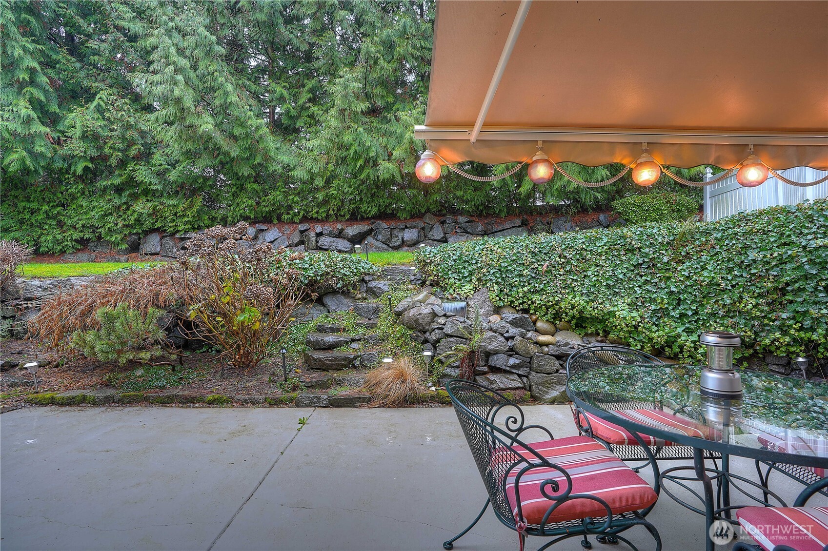 1971 South 368th Place, Unit 902 Federal Way, WA 98003 - Photo 26 of 39 a backyard of a house with yard and outdoor seating