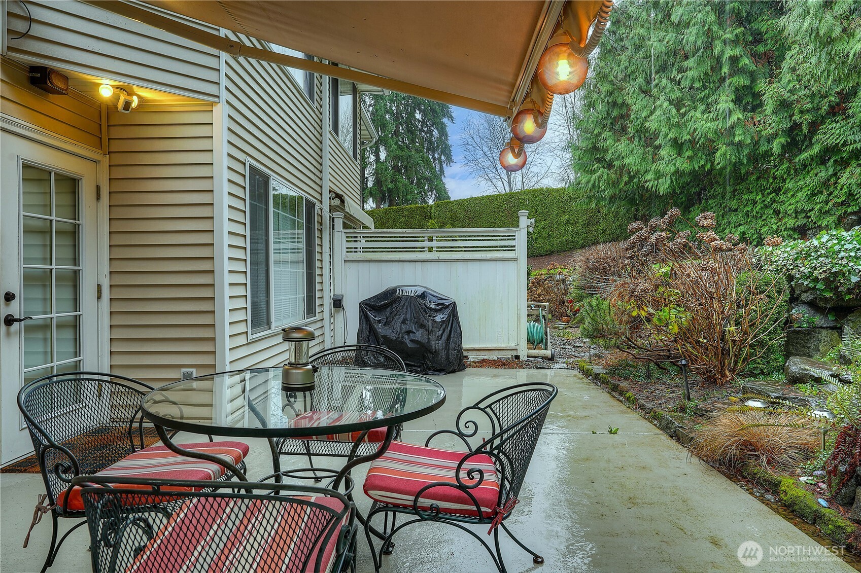 1971 South 368th Place, Unit 902 Federal Way, WA 98003 - Photo 28 of 39 a view of a chairs and table in patio
