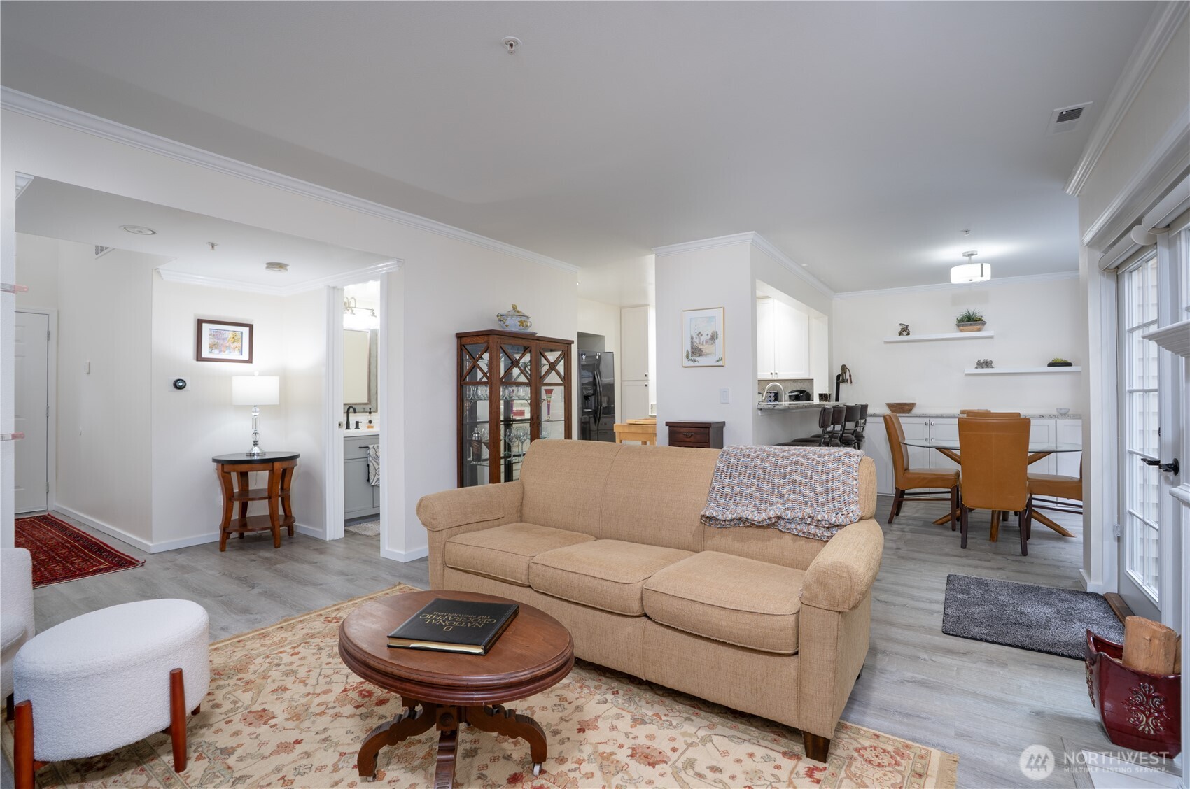 1971 South 368th Place, Unit 902 Federal Way, WA 98003 - Photo 6 of 39 a living room with furniture potted plant and a table