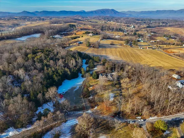 $630,500 | 146 Hill Drive, Fincastle, VA 24090