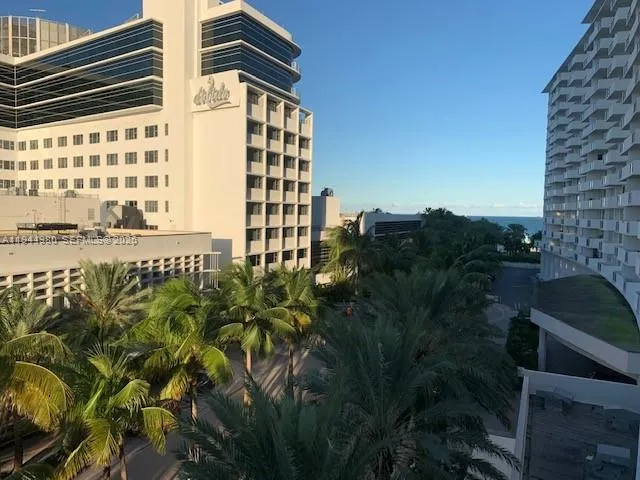 $2,300 | 100 Lincoln Road, Unit 512, Miami Beach, FL 33139