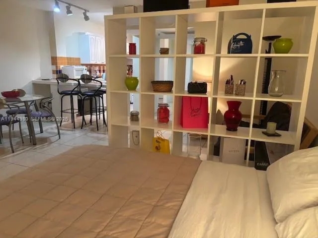 $2,300 | 100 Lincoln Road, Unit 512, Miami Beach, FL 33139