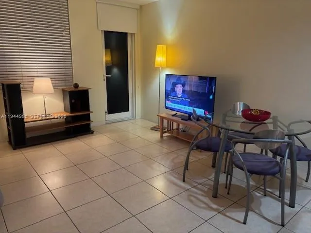 $2,300 | 100 Lincoln Road, Unit 512, Miami Beach, FL 33139