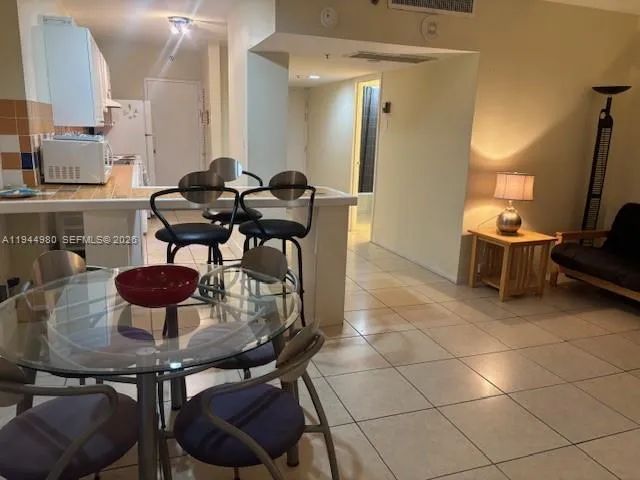 $2,300 | 100 Lincoln Road, Unit 512, Miami Beach, FL 33139