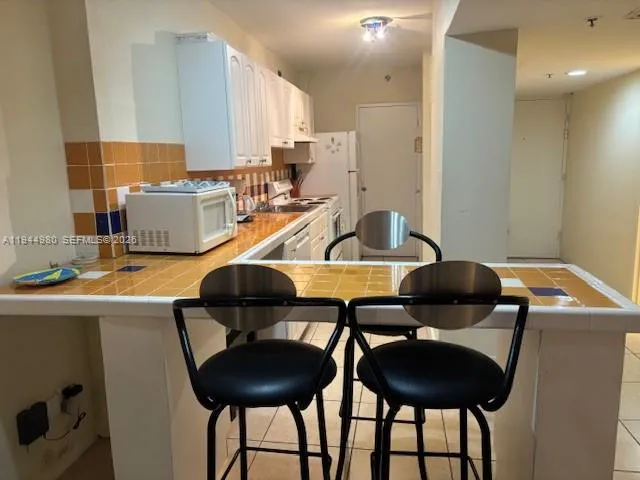 $2,300 | 100 Lincoln Road, Unit 512, Miami Beach, FL 33139