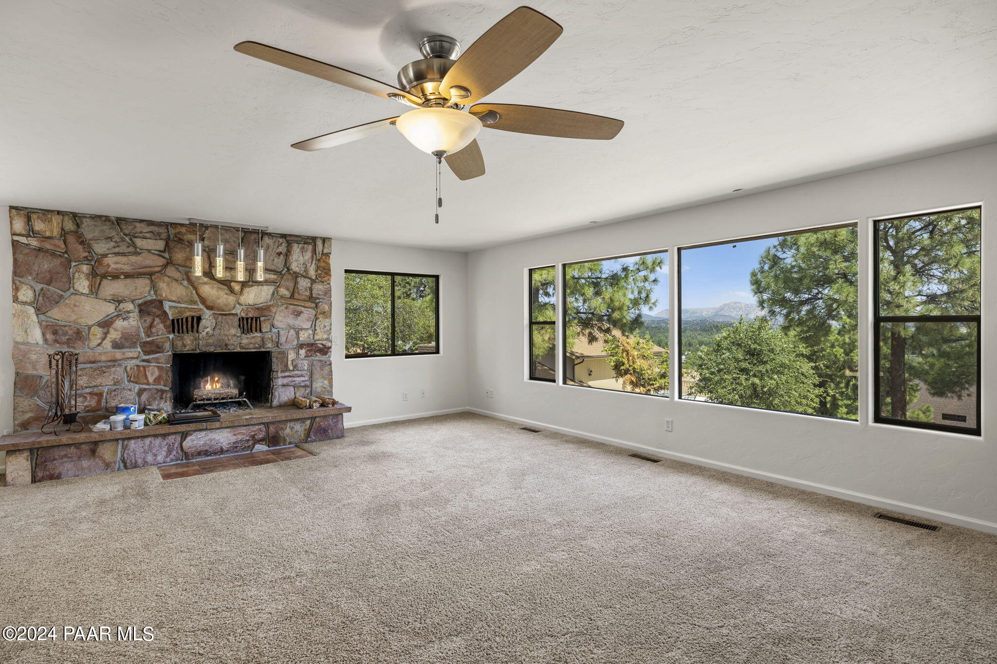 1141 Tanglewood Road Prescott, AZ 86303 - Photo 23 of 59 Living room