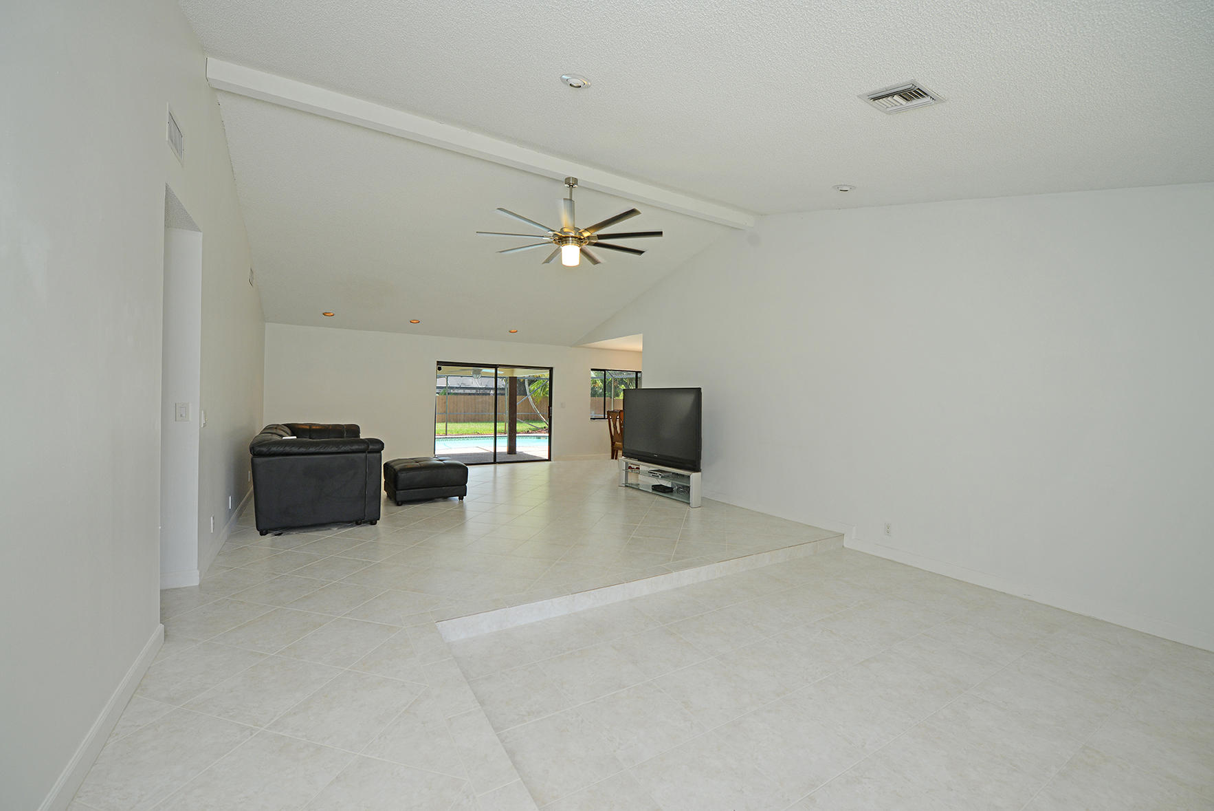 18360 104th Terrace South Boca Raton, FL 33498 - Photo 12 of 51 Living/Dining room