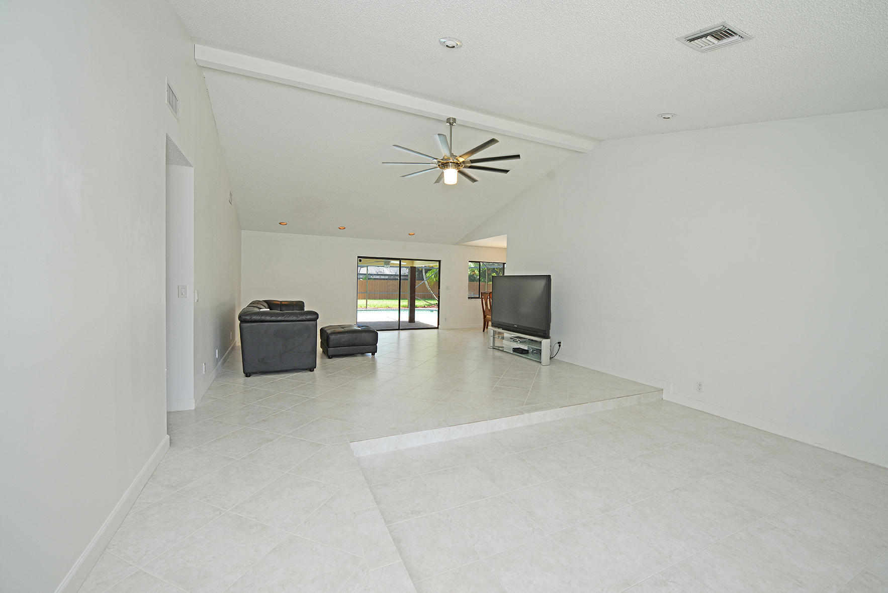 18360 104th Terrace South Boca Raton, FL 33498 - Photo 13 of 51 Living/Dining room