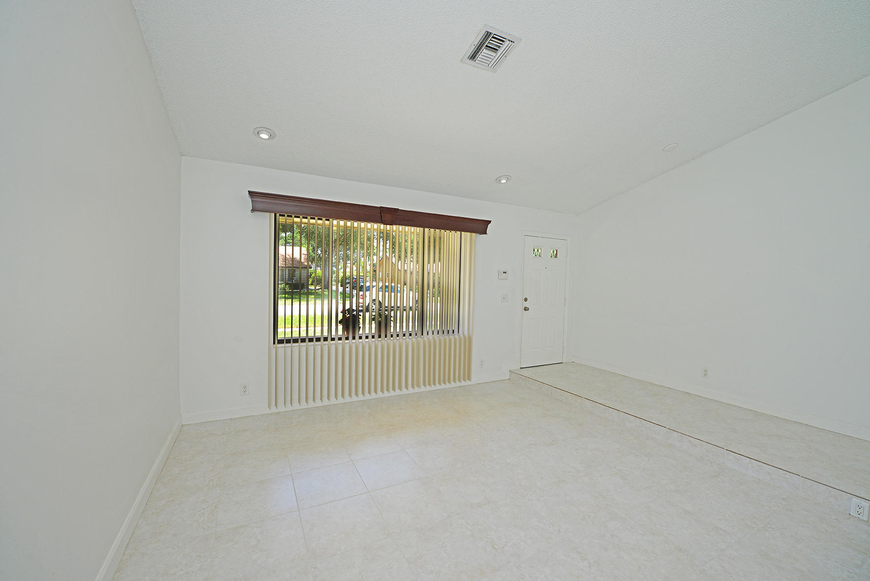 18360 104th Terrace South Boca Raton, FL 33498 - Photo 14 of 51 Living or Dining area