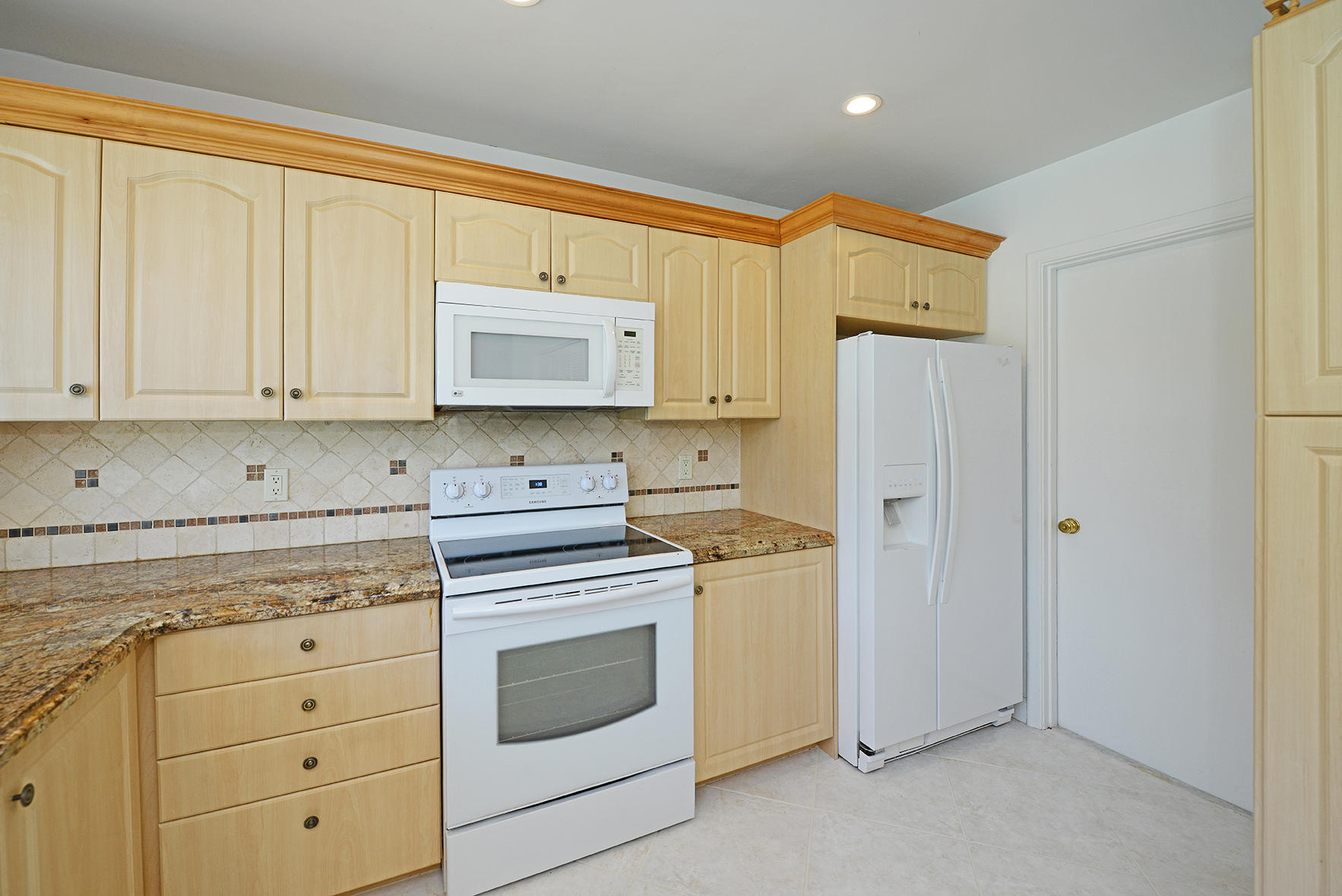 18360 104th Terrace South Boca Raton, FL 33498 - Photo 22 of 51 Kitchen