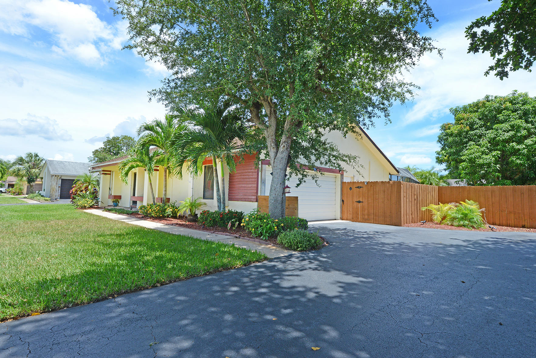 18360 104th Terrace South Boca Raton, FL 33498 - Photo 7 of 51 Side entry drive