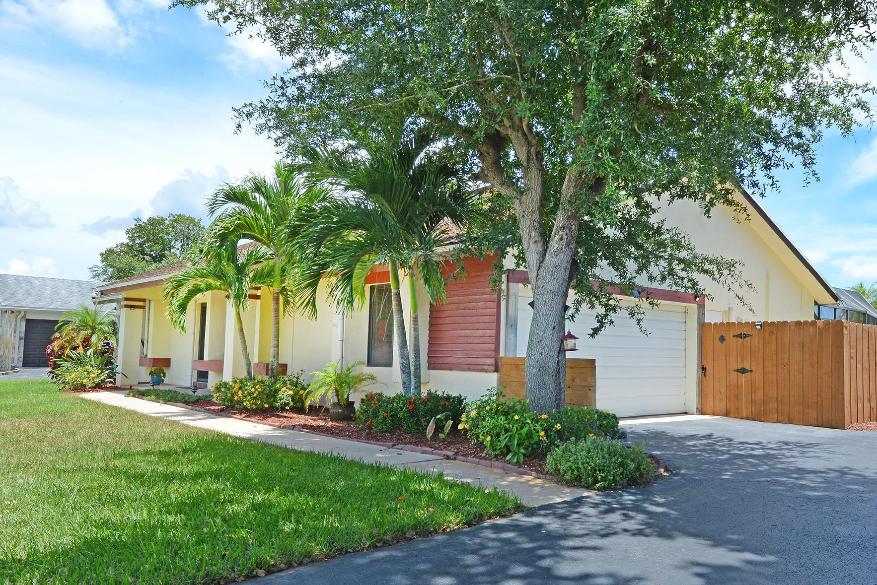 18360 104th Terrace South Boca Raton, FL 33498 - Photo 8 of 51 Side entry drive