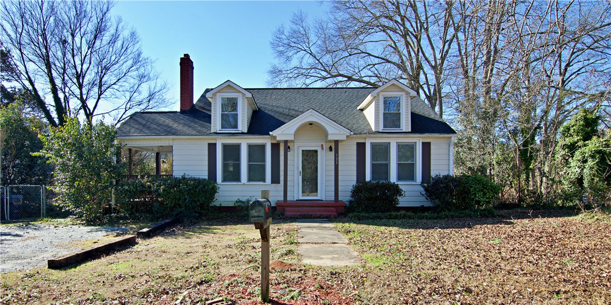 123 North Street Anderson, SC 29621 - Photo 2 of 38 Welcome home!