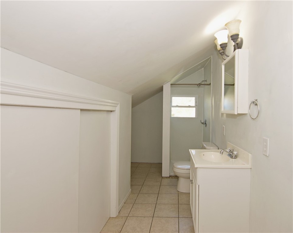 123 North Street Anderson, SC 29621 - Photo 26 of 38 Upstairs full bathroom