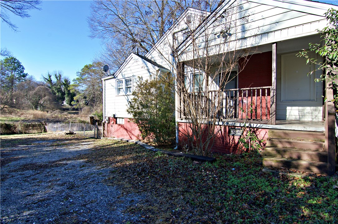 123 North Street Anderson, SC 29621 - Photo 31 of 38 Side porch