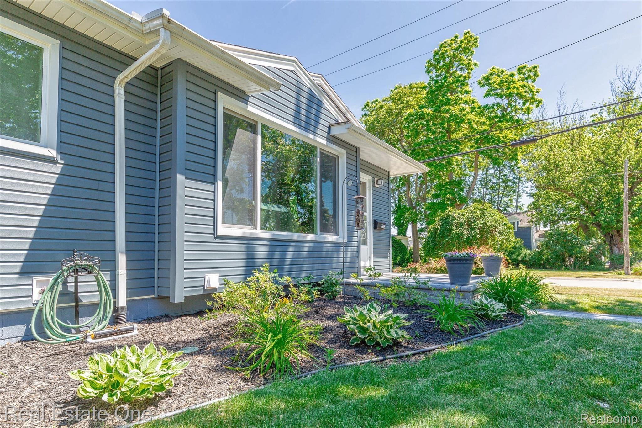 2916 Cumberland Road Berkley, MI 48072 - Photo 2 of 38 592A9484.jpeg