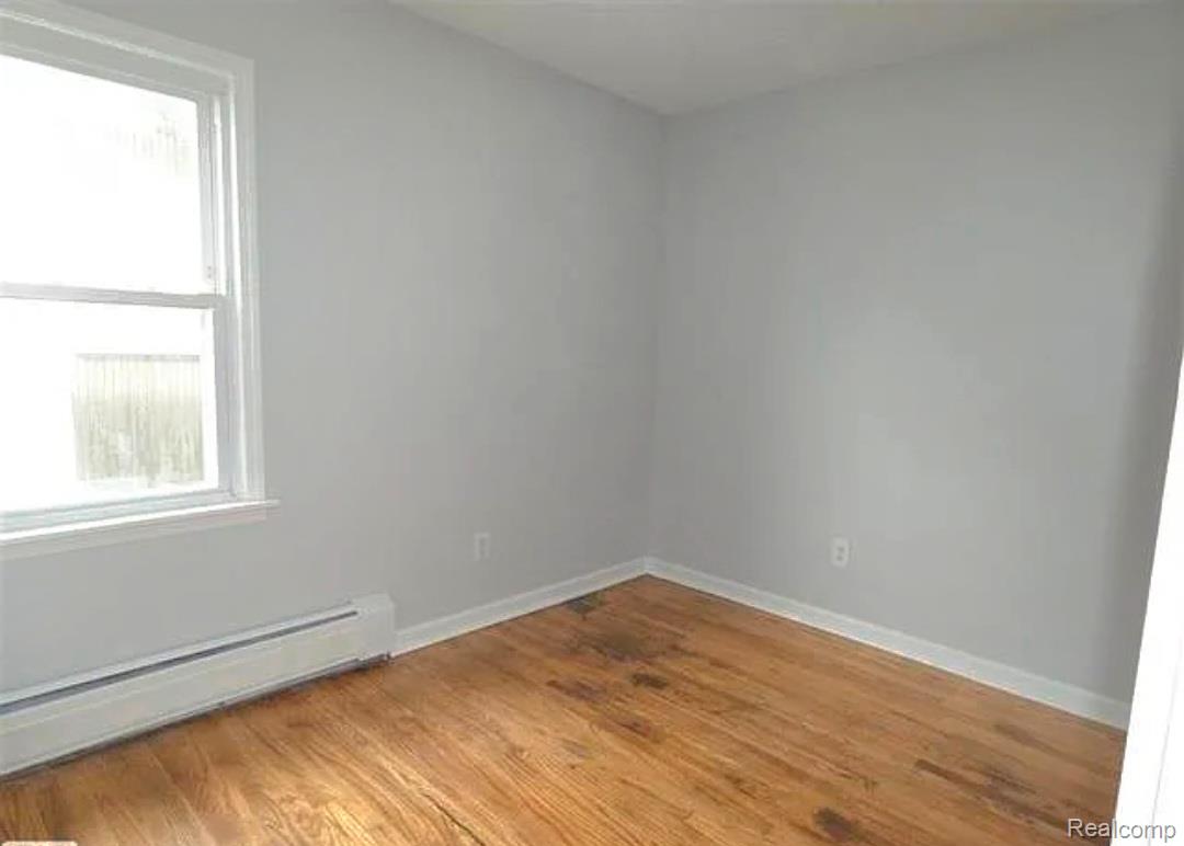 21840 Cunningham Avenue Warren, MI 48091 - Photo 16 of 20 1000136070.jpg