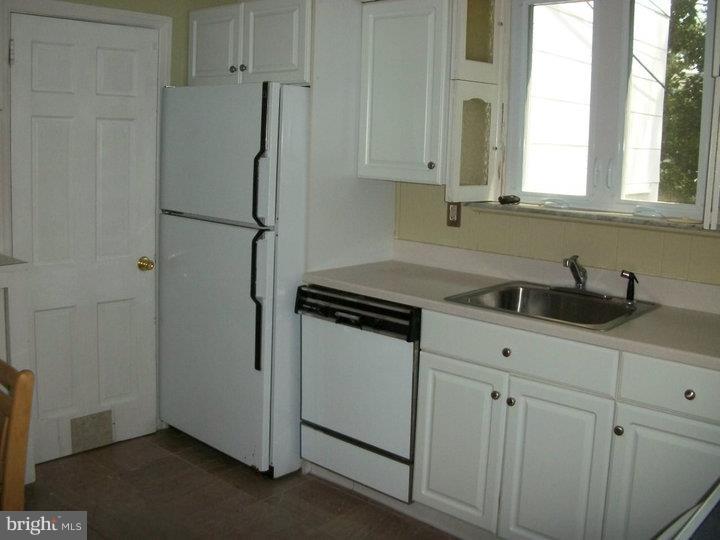 513 Broadview Road Upper Darby, PA 19082 - Photo 5 of 12