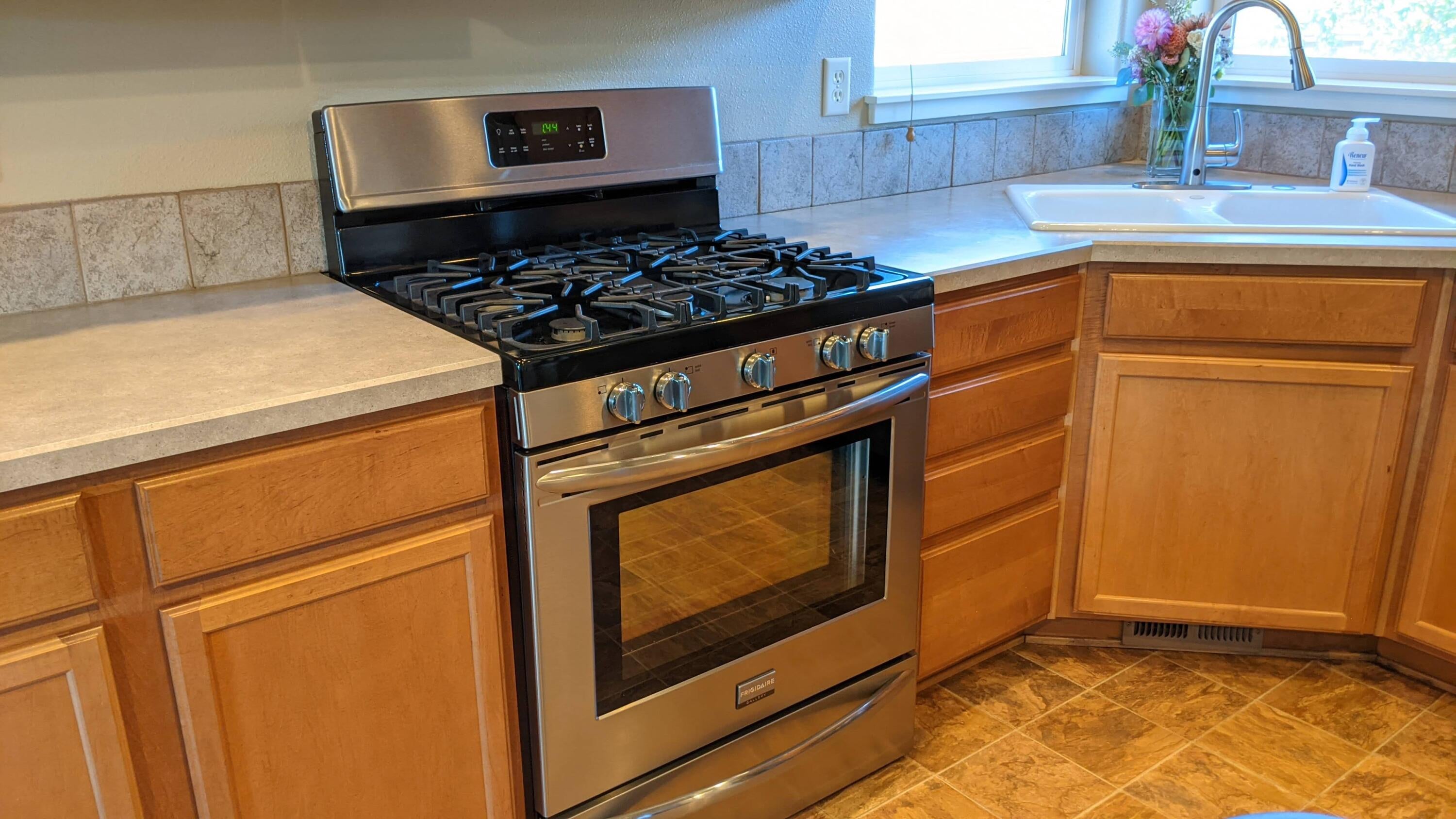 63796 Stanley Way Bend, OR 97701 - Photo 9 of 31 Range_Like-New