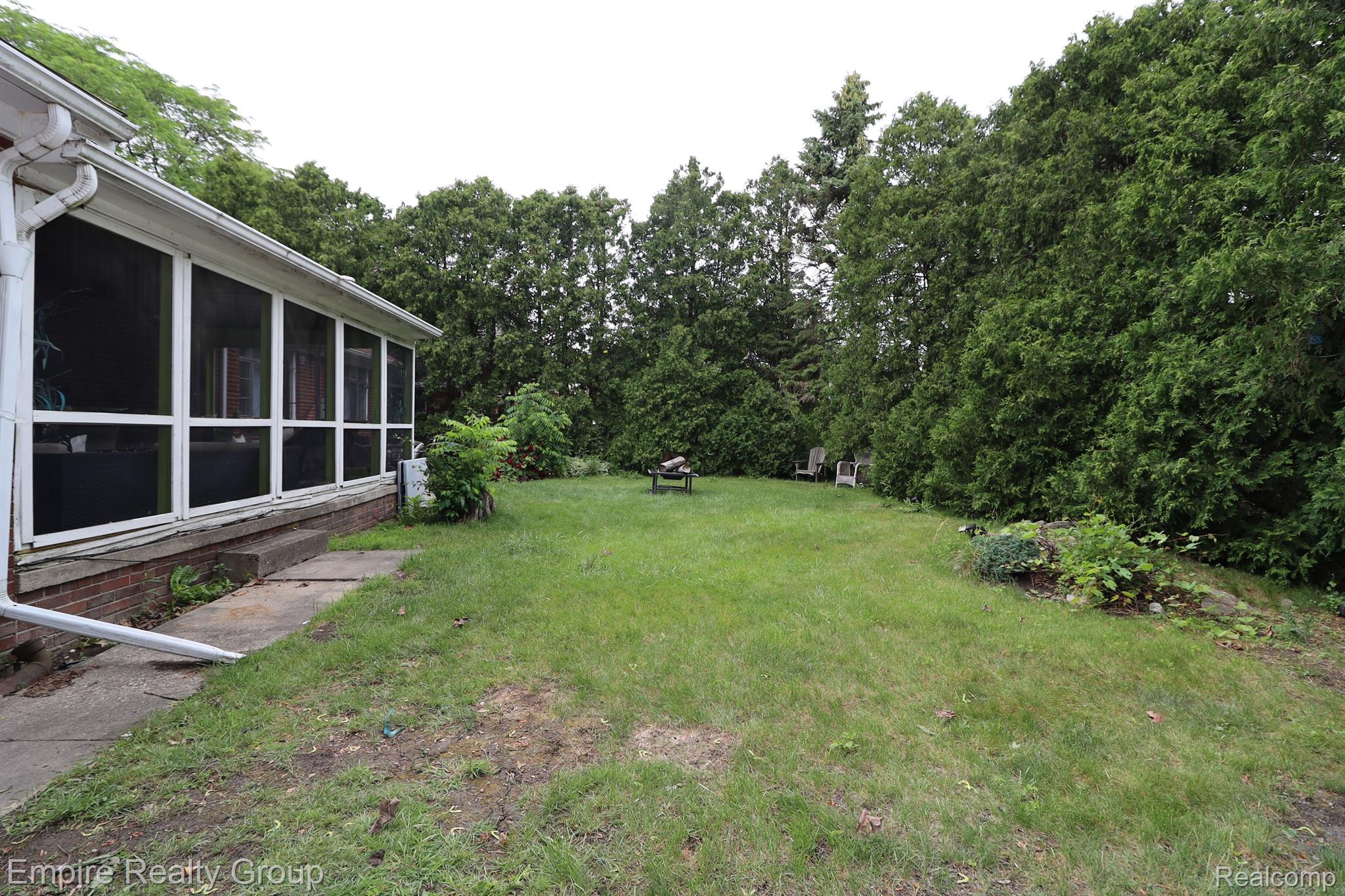 19852 Holiday Road Grosse Pointe, MI 48236 - Photo 6 of 54 Gallery Image 6
