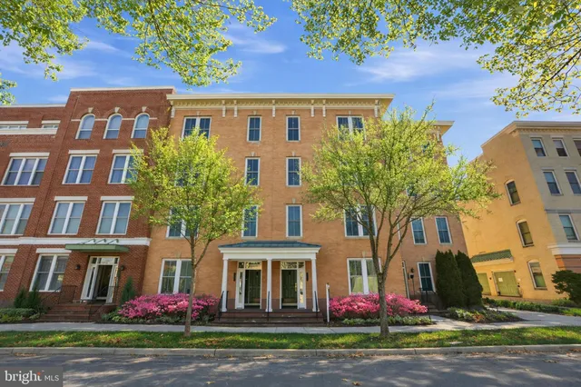 $999,999 | 2307 Richmond Highway, Unit 102, Alexandria, VA 22301