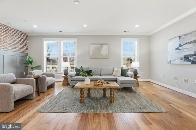 $999,999 | 2307 Richmond Highway, Unit 102, Alexandria, VA 22301