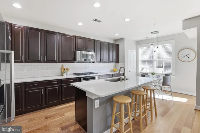 $999,999 | 2307 Richmond Highway, Unit 102, Alexandria, VA 22301