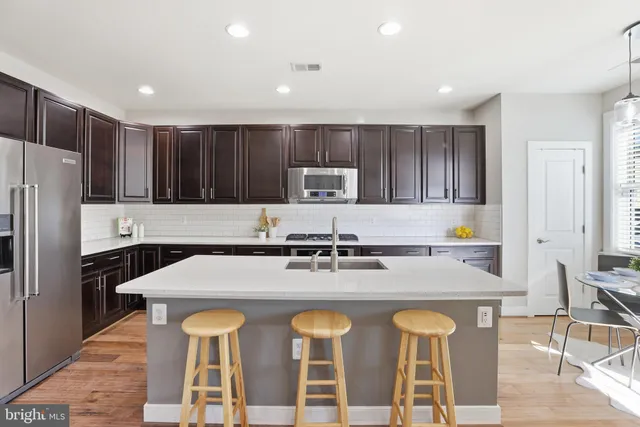 $999,999 | 2307 Richmond Highway, Unit 102, Alexandria, VA 22301