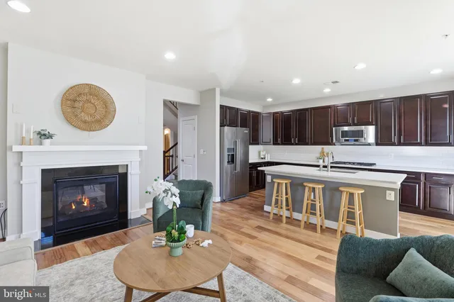 $999,999 | 2307 Richmond Highway, Unit 102, Alexandria, VA 22301