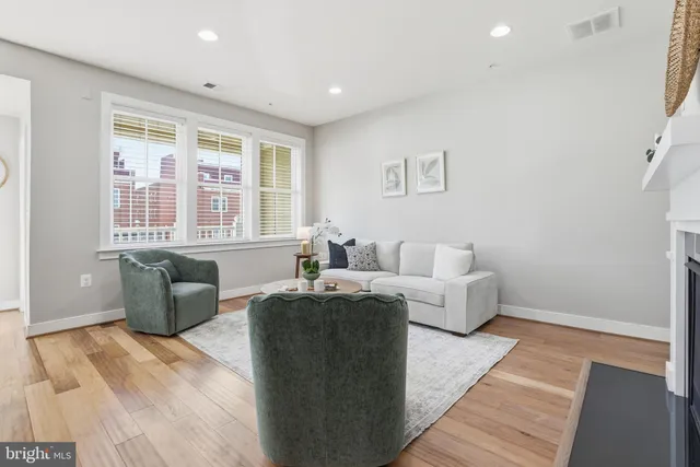 $999,999 | 2307 Richmond Highway, Unit 102, Alexandria, VA 22301