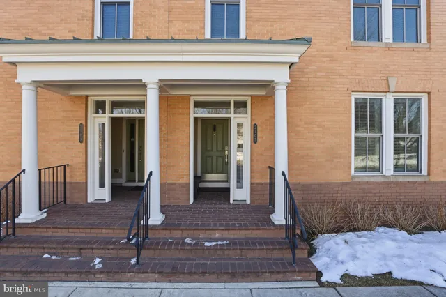 $999,999 | 2307 Richmond Highway, Unit 102, Alexandria, VA 22301