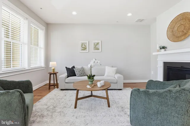 $999,999 | 2307 Richmond Highway, Unit 102, Alexandria, VA 22301