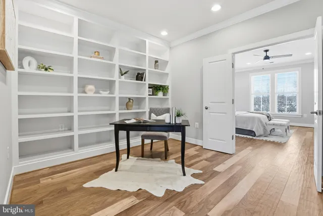 $999,999 | 2307 Richmond Highway, Unit 102, Alexandria, VA 22301