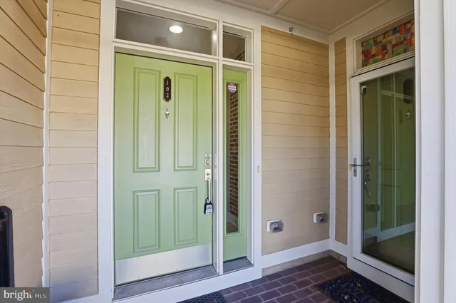 $999,999 | 2307 Richmond Highway, Unit 102, Alexandria, VA 22301