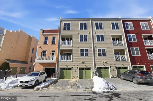 $999,999 | 2307 Richmond Highway, Unit 102, Alexandria, VA 22301