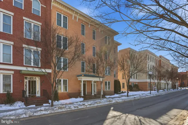 $999,999 | 2307 Richmond Highway, Unit 102, Alexandria, VA 22301